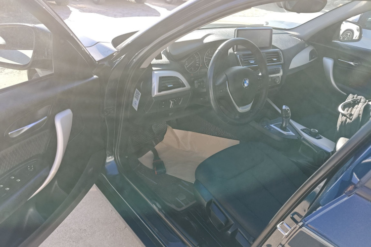 宝马1系(进口) 2016款 118i 领先型中控内饰7003