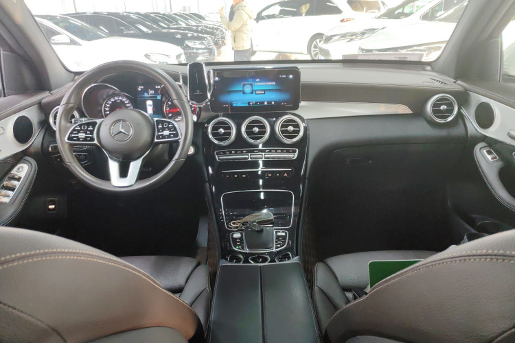 奔驰GLC 2020款 GLC 260 L 4MATIC 动感型中控内饰7002