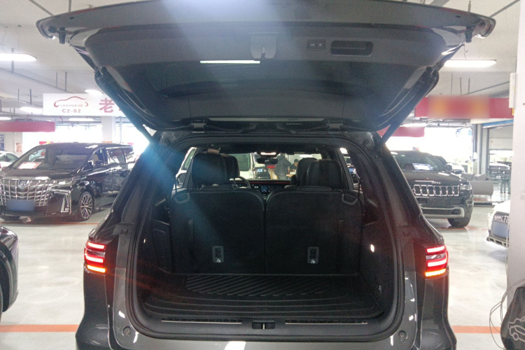 理想汽车 理想ONE 2021款 增程6座版机舱底盘23