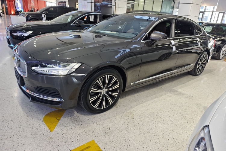 沃尔沃S90新能源 2021款 T8 E驱混动 智雅豪华版车身外观4