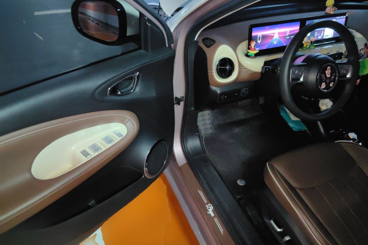 五菱汽车 五菱缤果 2023款 333km 灵犀互联款中控内饰20