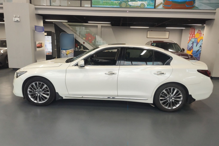 英菲尼迪Q50L 2018款 2.0T 逸享版 国V车身外观4
