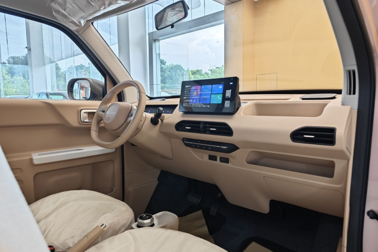 吉利银河 2024款 熊猫mini 200km 耐力熊中控内饰7001