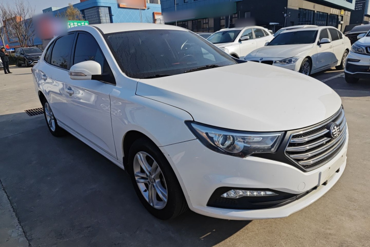 奔腾B30 2016款 1.6L 自动十周年纪念版车身外观3