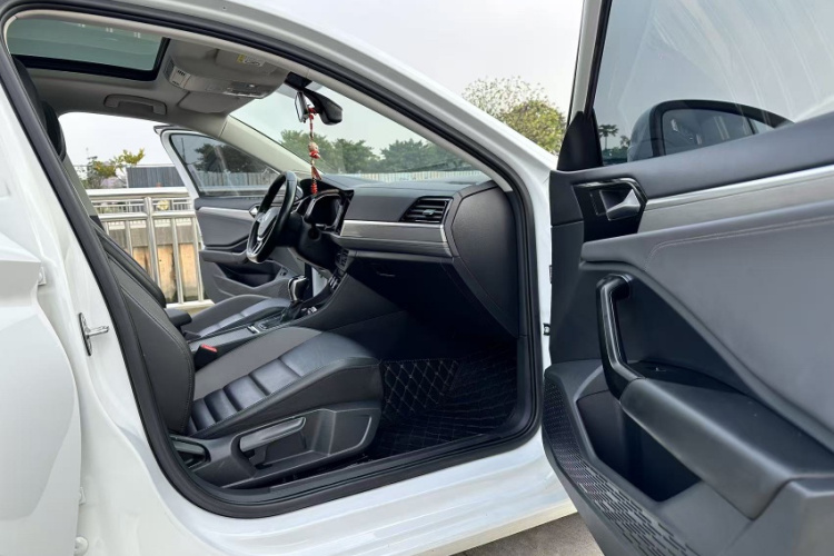 大众 速腾 2021款 200TSI DSG舒适智联版中控内饰7008