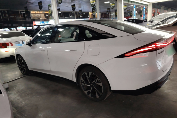 吉利银河 银河L6 2023款 125km 星舰车身外观4