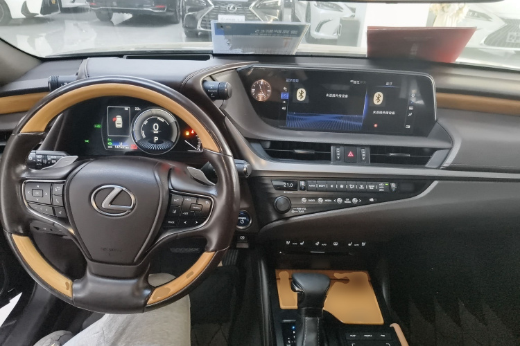 雷克萨斯ES 2020款 300h 行政版中控内饰12