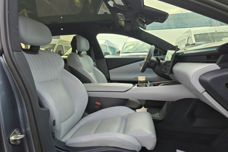 领克Z10 2024款 95kWh 702km四驱智驾Ultra中控内饰7003