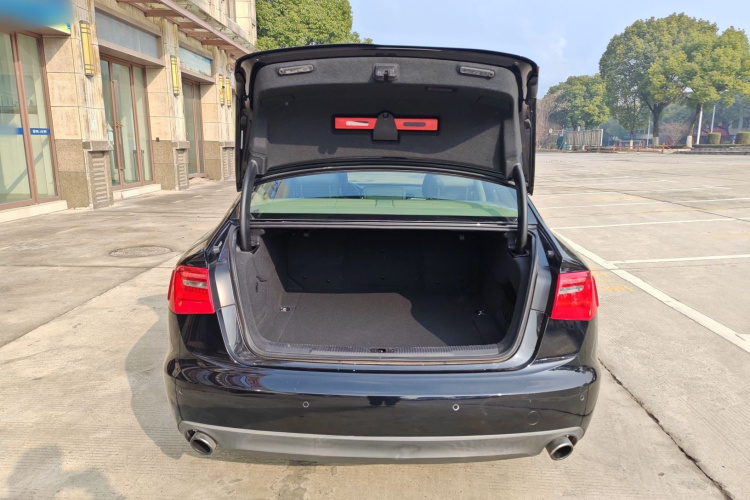 奥迪A6L 2015款 TFSI 百万纪念智领型机舱底盘23