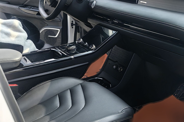 哪吒汽车 哪吒U 2021款 Pro 500 环球版中控内饰7006