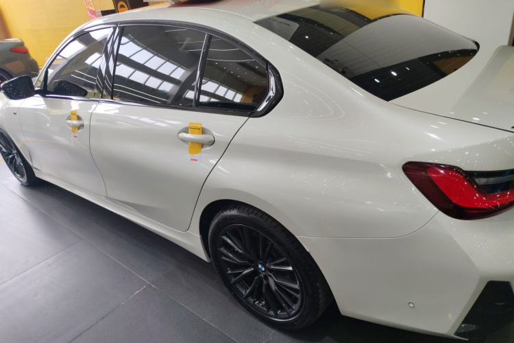 宝马3系 2024款 325Li M运动曜夜套装车身外观6003