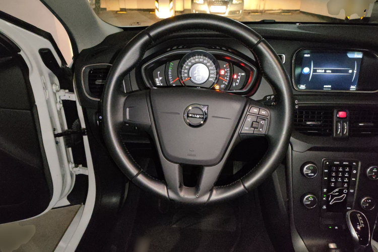 沃尔沃V40 2017款 T3 智逸版中控内饰13