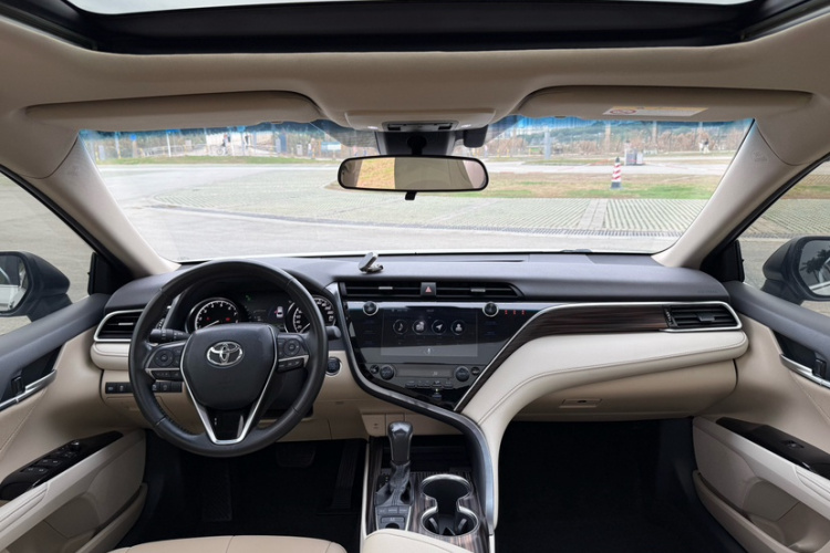 丰田 凯美瑞 2019款 2.5G 豪华版 国VI中控内饰7003