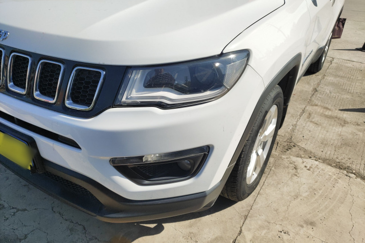 Jeep 指南者 2019款 220T 自动家享版局部细节36