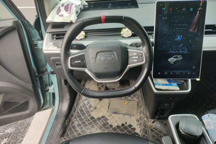 哪吒汽车 哪吒V 2022款 潮 400 Lite局部细节13