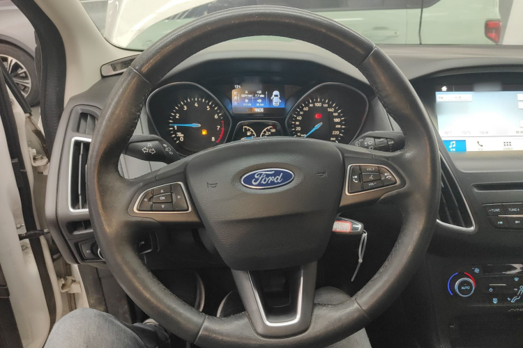 福特 福克斯 2018款 两厢经典 EcoBoost 180 自动精英型中控内饰13