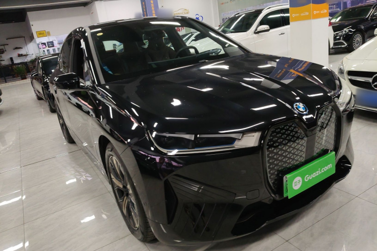 宝马iX 2023款 xDrive40车身外观3