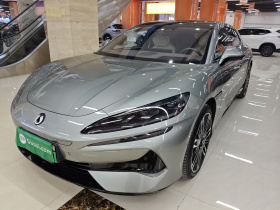 腾势Z9GT 2024款 1100四驱Ultra版