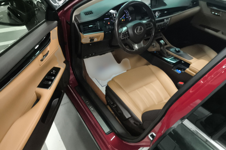 雷克萨斯ES 2015款 200 精英版中控内饰20