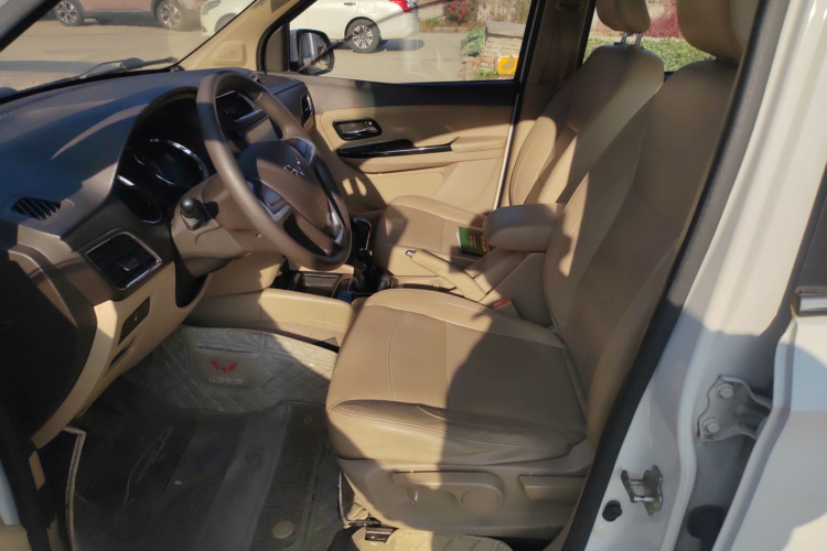 五菱汽车 五菱宏光 2015款 1.5L S1舒适国V中控内饰19