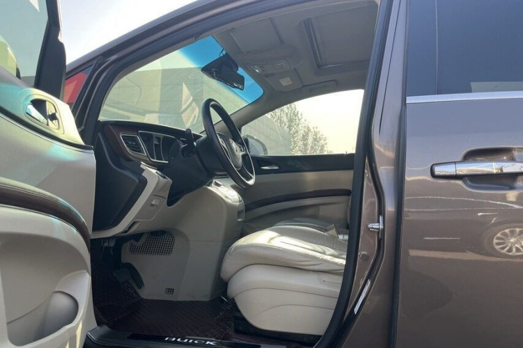 别克GL8 2017款 25S 豪华型 国V中控内饰7005