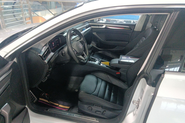 一汽-大众CC 2023款 380TSI 夺目版中控内饰19