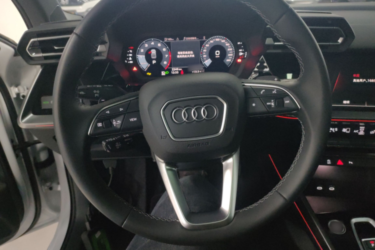 奥迪A3 2025款 A3L Limousine 35TFSI 飞驰尊享型中控内饰13