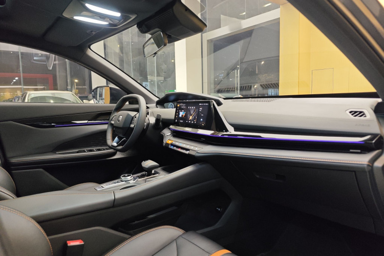 长安UNI-V 2024款 1.5T 尊贵型中控内饰7001