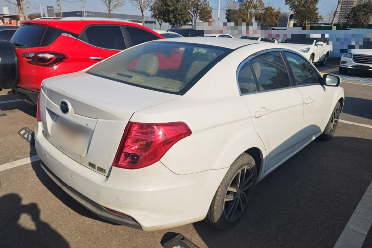 奔腾B50 2013款 1.6L 手动舒适型车身外观7