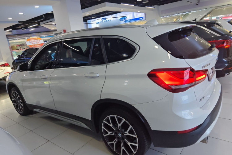 宝马X1 2022款 改款 xDrive25Li 尊享型车身外观6003