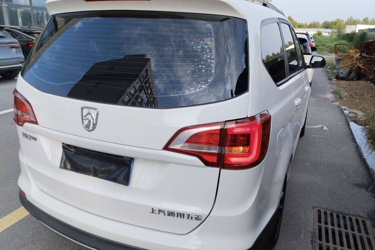 宝骏730 2019款 1.5L 手动超值型 7座 国VI车身外观7