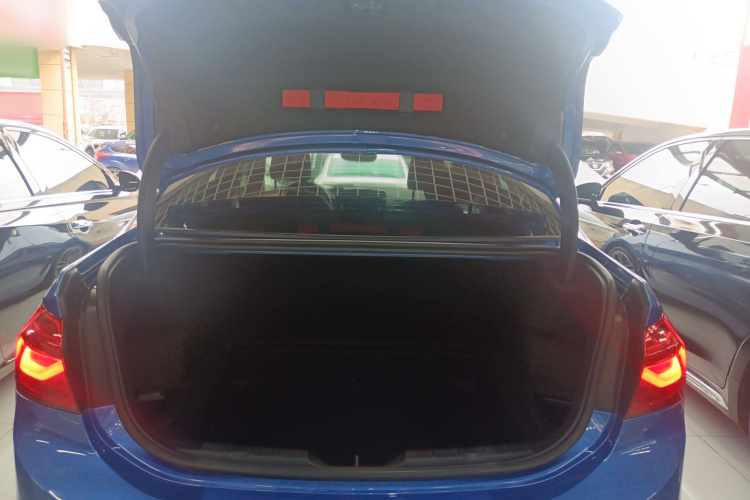 宝马1系 2019款 118i 时尚型局部细节23