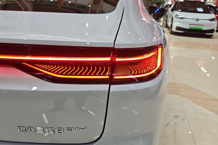吉利银河 银河星耀8 2025款 130km EM-i 旗舰版车身外观9