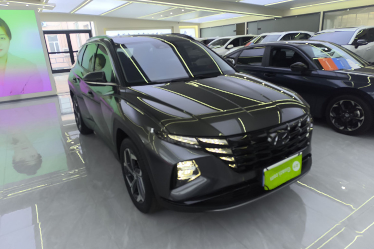 现代 2023款 途胜L 1.5T 自动两驱LUX尊贵版车身外观3