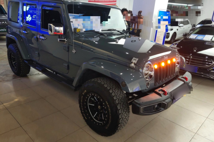 Jeep 牧马人 2014款 3.0L Sahara 四门版车身外观3