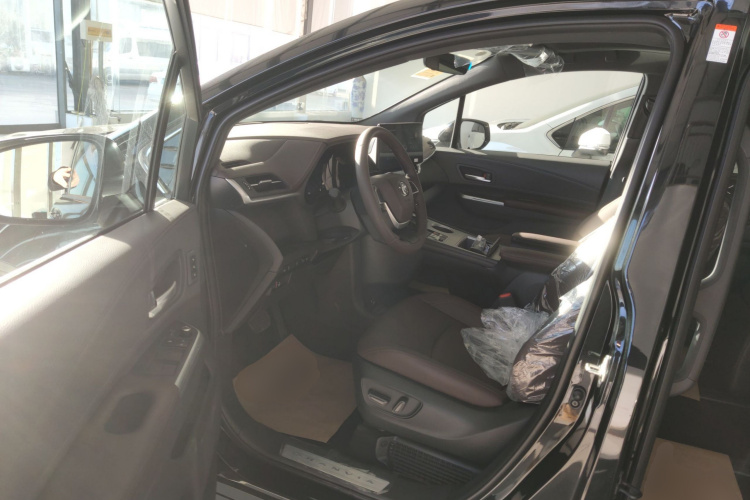 丰田 格瑞维亚 2026款 2.5L混动 尊贵PLUS四驱版中控内饰20