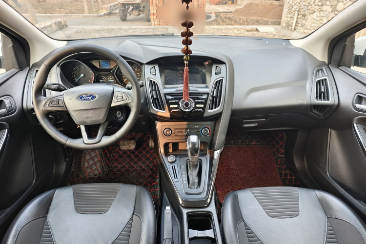 福特 福克斯 2018款 两厢经典 1.6L 自动风尚型智行版中控内饰7002