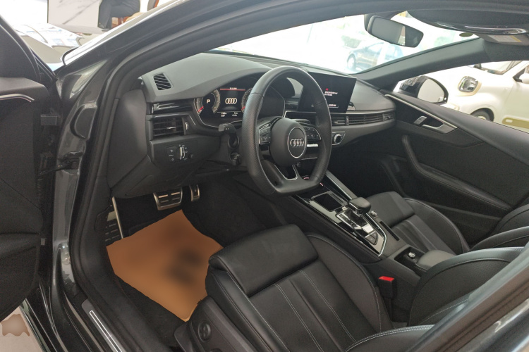 奥迪A4L 2024款 40 TFSI 豪华动感型中控内饰20