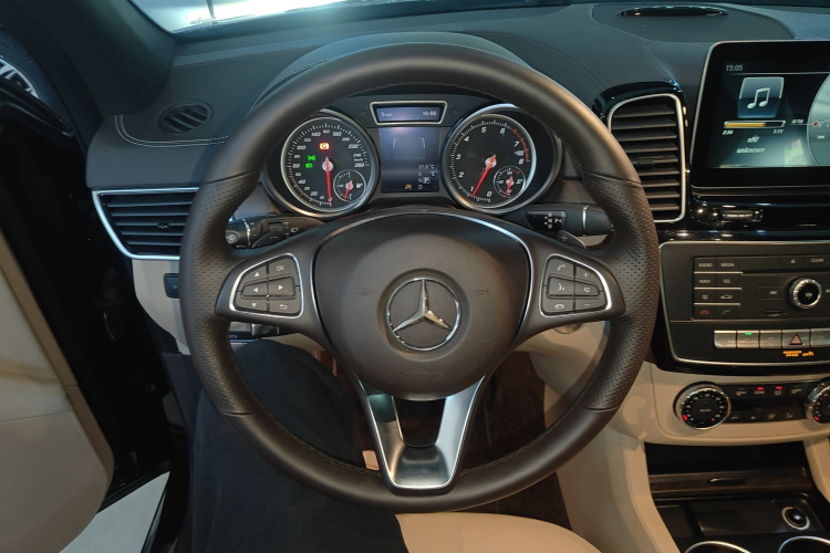 奔驰GLE 2017款 GLE 320 4MATIC 动感型中控内饰13