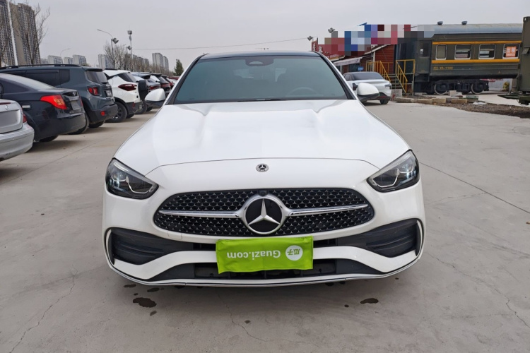 奔驰C级 2023款 C 260 L 运动版车身外观2