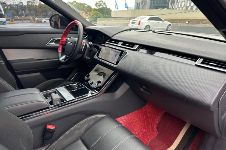 路虎 揽胜星脉 2018款 P380 R-DYNAMIC SE中控内饰7003