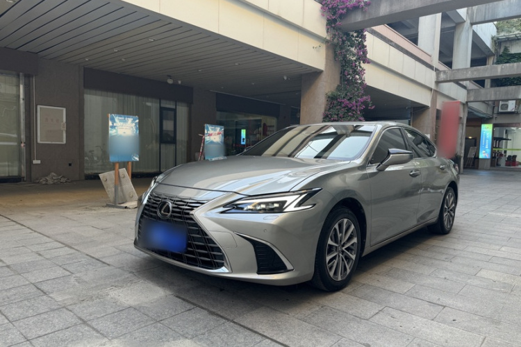 雷克萨斯ES 2025款 200 臻享版车身外观1