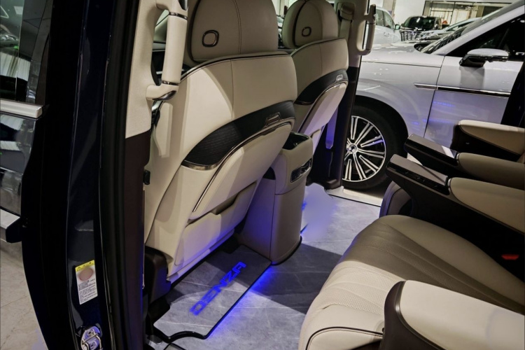 腾势D9 2024款 DM-i 980 四驱尊荣型中控内饰7008