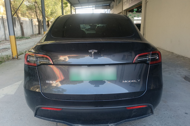 特斯拉 Model Y 2024款 后轮驱动版车身外观6