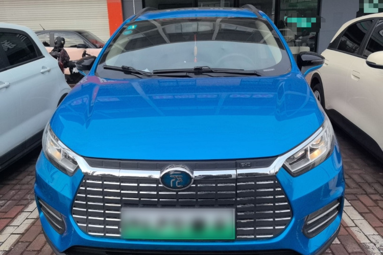 比亚迪 元新能源 2018款 EV360 智联炫酷型车身外观2