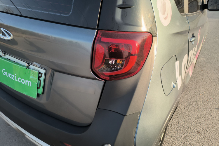 奇瑞 小蚂蚁 2022款 改款 甜粉款 半糖版 磷酸铁锂 30.7kWh 30kW 301km车身外观9