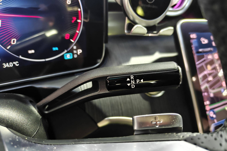 奔驰C级 2024款 C 260 L 皓夜运动版局部细节18