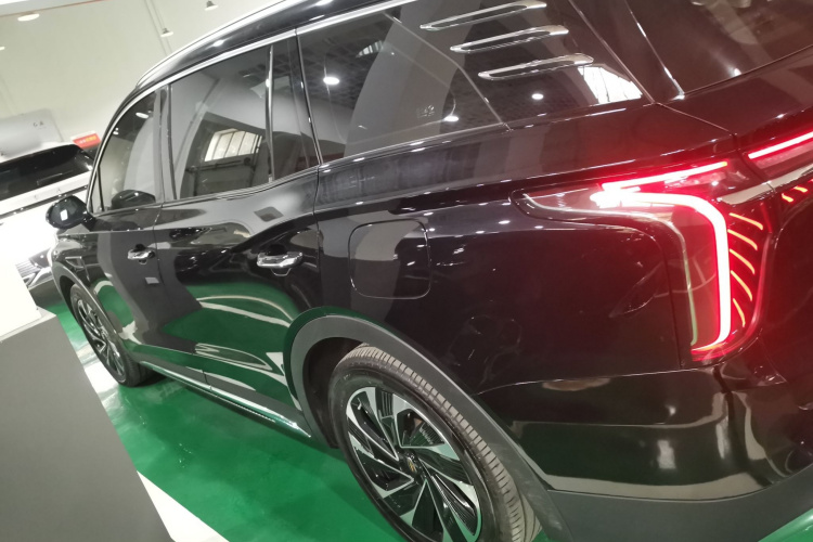 红旗HS7 PHEV 2024款 2.0T PHEV 四驱旗畅版 6座车身外观4