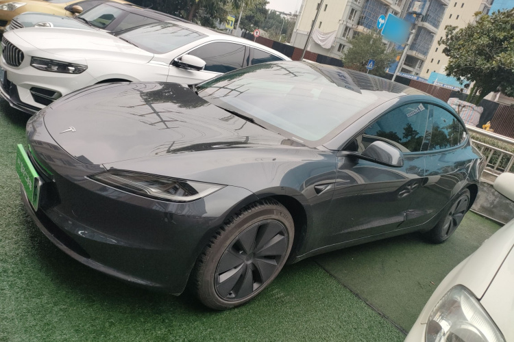 特斯拉 Model 3 2023款 后轮驱动版车身外观4