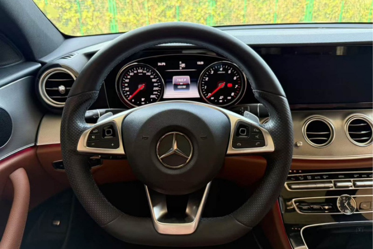 奔驰E级 2017款 E 200 运动型中控内饰7007